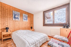 3 chambres, fer et planche à repasser