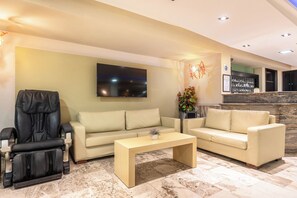 ฝ่ายต้อนรับ