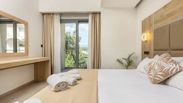 Deluxe Room with Balcony. | In-room safe, soundproofing, iron/ironing board, free WiFi