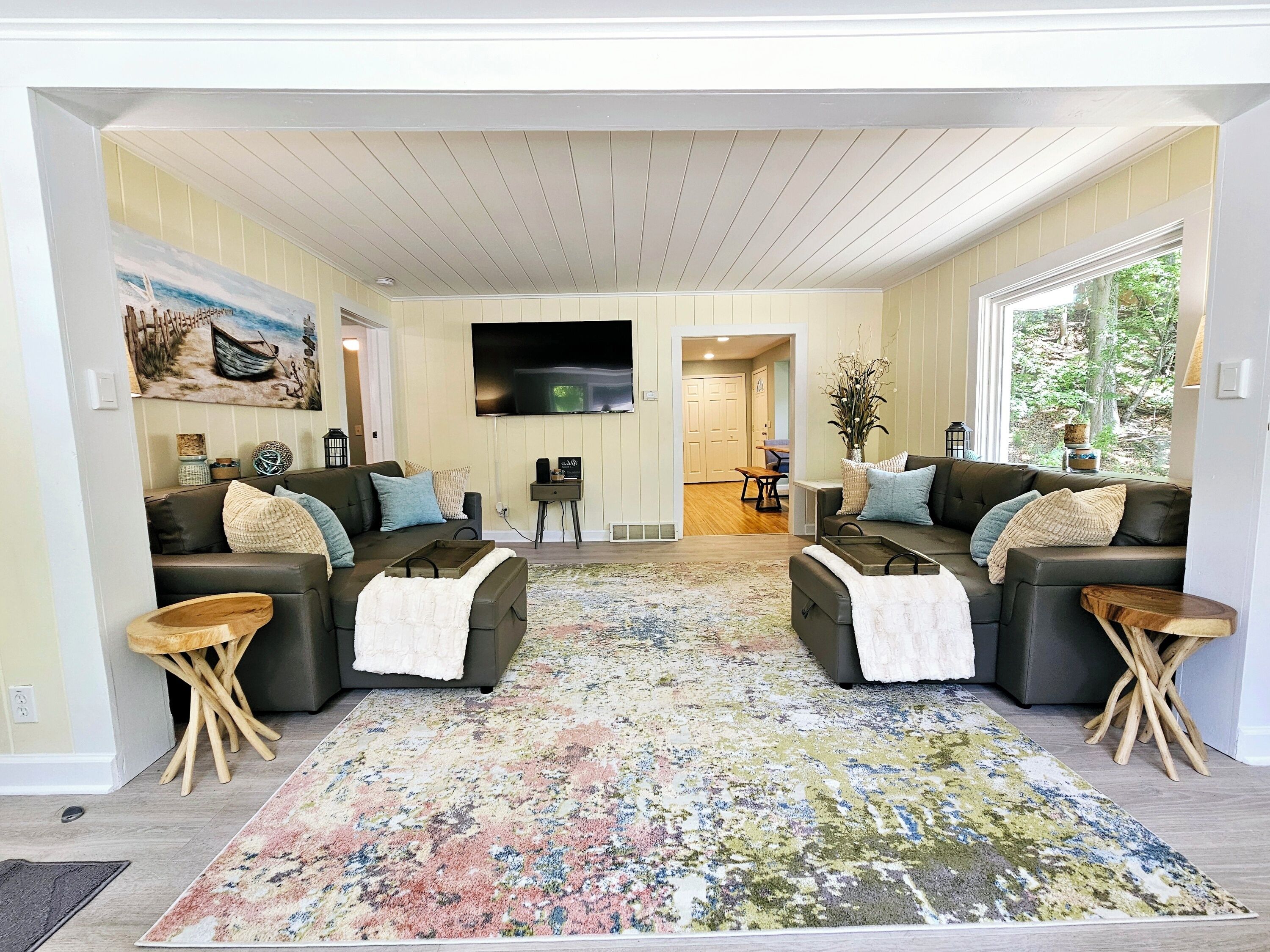 Vintage Charm, Modern Comfort! Lakeshore Retreat 3 Mins To The Beach! - 미시간