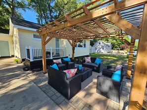 Terrace/patio - Vintage charm, modern comfort! Lakeshore retreat 3 mins to the beach! (Muskegon)