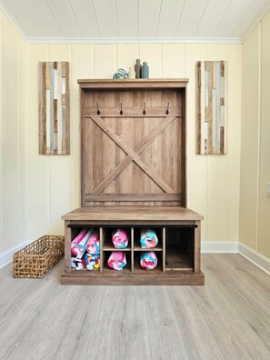 Interior - Vintage charm, modern comfort! Lakeshore retreat 3 mins to the beach! (Muskegon)