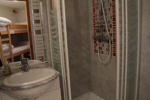 Shower, towels