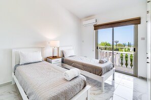 4 bedrooms, iron/ironing board, WiFi - Villa Kathi by Ezoria Villas (Paphos)