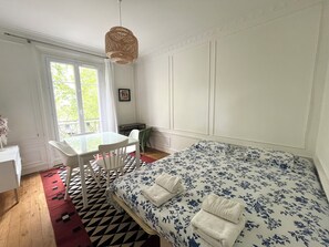 2 soverom, strykejern/-brett, reiseseng for barn og wi-fi (inkludert)