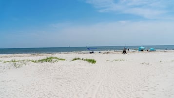 靠近海滩