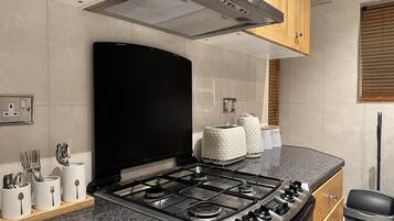 Apartment | Private kitchen | Fridge, microwave, oven, stovetop