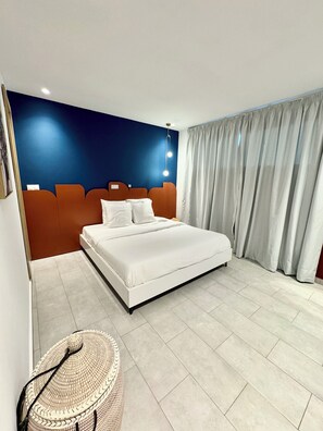 The FunkyNest | Dundyner, senger med Select Comfort-madrass og safe på rommet