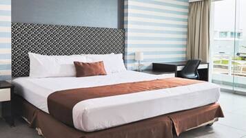 2 chambres, bureau, fer et planche Ă repasser, lit parapluie