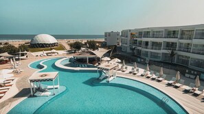 A heated pool - Suite Matrimonial King and living Room at VPX Hotel (Asia)