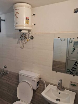 Classic Double Room | Bathroom