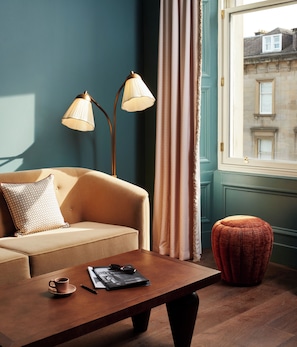 Biggy Up | Premium bedding, minibar, in-room safe, blackout drapes