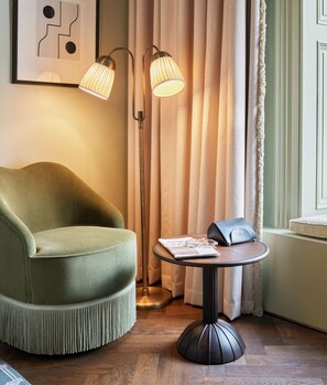 Cosy Up | Premium bedding, minibar, in-room safe, blackout drapes