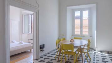 Classic Apartment, 4 Bedrooms, Non Smoking, City View
