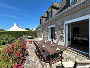 Outdoor dining - Breton house for 8 people, beautiful exterior! (Arzon)