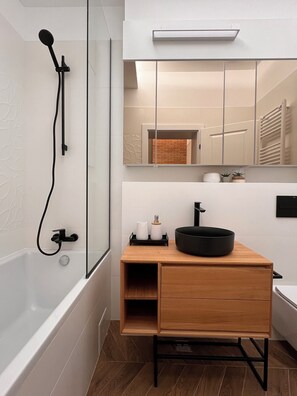 Premium Apartment | Bathroom | Hair dryer, towels, soap, shampoo - PoshSpot Apartments (Cluj-Napoca)