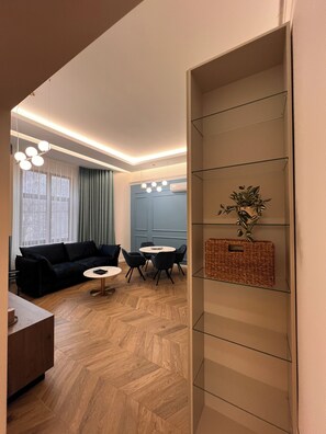 Superior Apartment | Living area | Heated floors - PoshSpot Apartments (Cluj-Napoca)