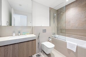 مجففات شعر، مناشف، ورق حمّام