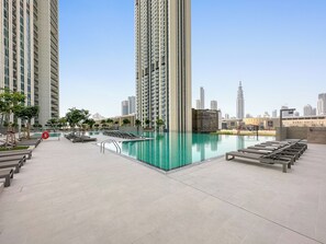 حمّام سباحة خارجي، حمّام سباحة مُدفَّأ