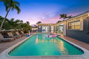 House (5 Bedrooms) | Interior