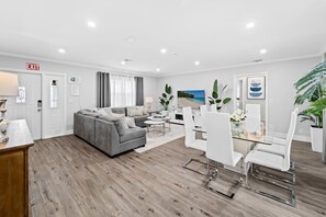 House (5 Bedrooms) | Interior