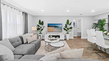 House (5 Bedrooms) | Interior