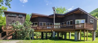 Creekside Retreat: Rail Trail Access Nearby!