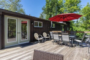 Outdoor dining - Creekside Retreat: Rail Trail Access Nearby! (Shippen Township)