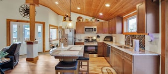 Creekside Retreat: Rail Trail Access Nearby!