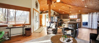 Creekside Retreat: Rail Trail Access Nearby!