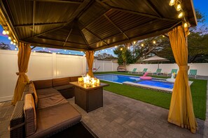 Terrace/patio - Luxury Modern Villa w/ Pool, Jacuzzi & Amenities! (Tampa)