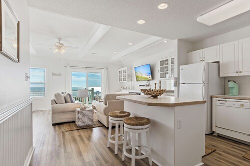 Third floor with one of the best views of the ocean at Pier Pointe