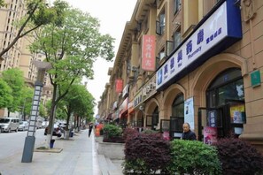 Unclassified image, 4 of 14, button - Xiaowo Hostel (Chongqing)