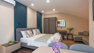 Deluxe Studio | Soundproofing, iron/ironing board, WiFi (free), bed sheets