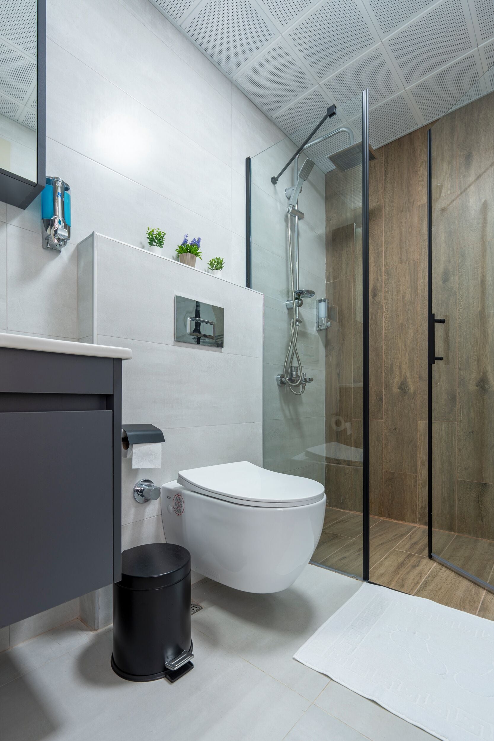 Deluxe-Studio | Badezimmer | Dusche, Haartrockner, Bademäntel, Hausschuhe
