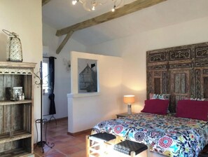 1 chambre, lit parapluie, Wi-Fi gratuit, draps fournis