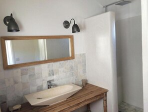 Haartrockner, Seife, Toilettenpapier