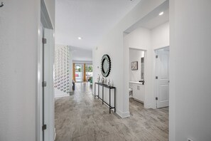 Interior - New-6br Discovilla- Sleeps16 Heated Pool & More (Tampa)