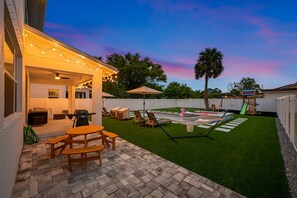 Outdoor dining - Luxury Home w Heated Pool, Gym, Playground & More! (Tampa)