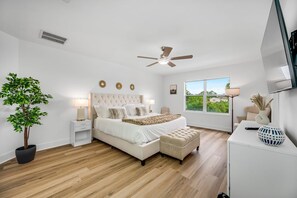 House (5 Bedrooms) | 5 bedrooms, laptop workspace, iron/ironing board, bed sheets - Luxury Home w Heated Pool, Gym, Playground & More! (Tampa)