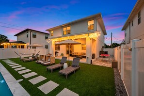 Terrace/patio - Luxury Home w Heated Pool, Gym, Playground & More! (Tampa)