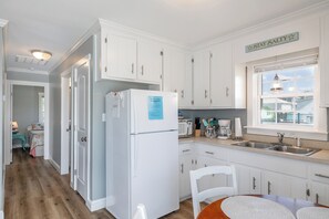 Fridge, microwave, oven, dishwasher - Pelican's Nest - Soundside, 5 min to beach, 2BR 1BA, Atlantic Beach (Atlantic Beach)