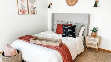 6 bedrooms, iron/ironing board, bed sheets