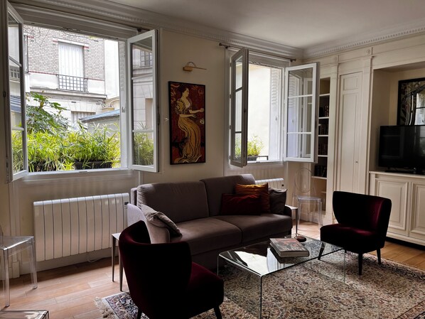 Smart-TV, bøker og printere