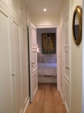 1 bedroom, in-room safe, desk, iron/ironing board