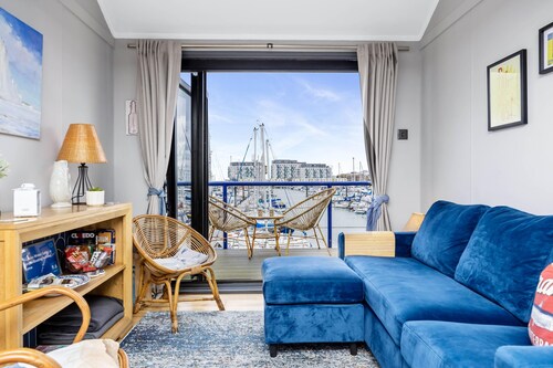 Brighton Water Cabin Free Parking|By My Getaway