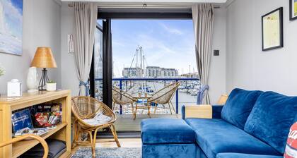 Brighton Water Cabin Free Parking|By My Getaway