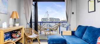 Brighton Water Cabin Free Parking|By My Getaway