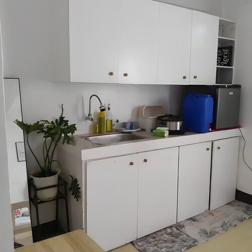 Cozy air-conditioned room with homestay, movie, work/study. Complimentary WiFi