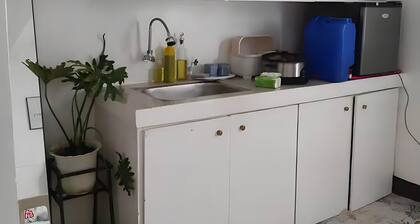 Cozy air-conditioned room with homestay, movie, work/study. Complimentary WiFi